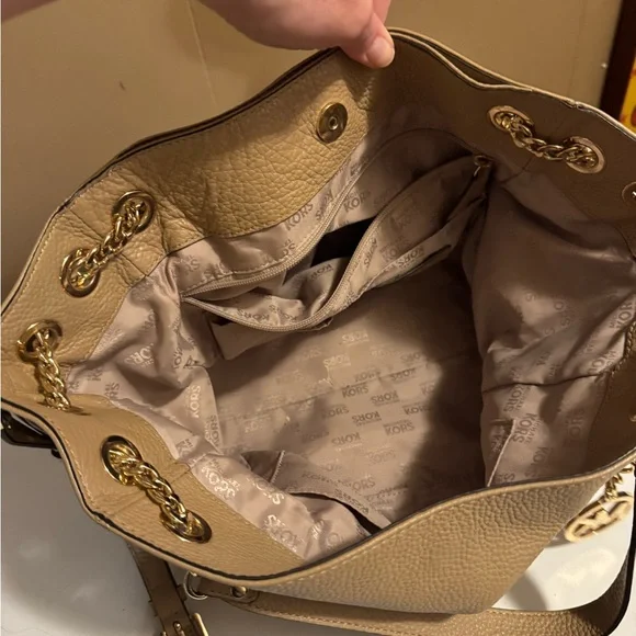 Michael Kors Tan Leather Shoulder Bag with Gold Hardware - Picture 3 of 6